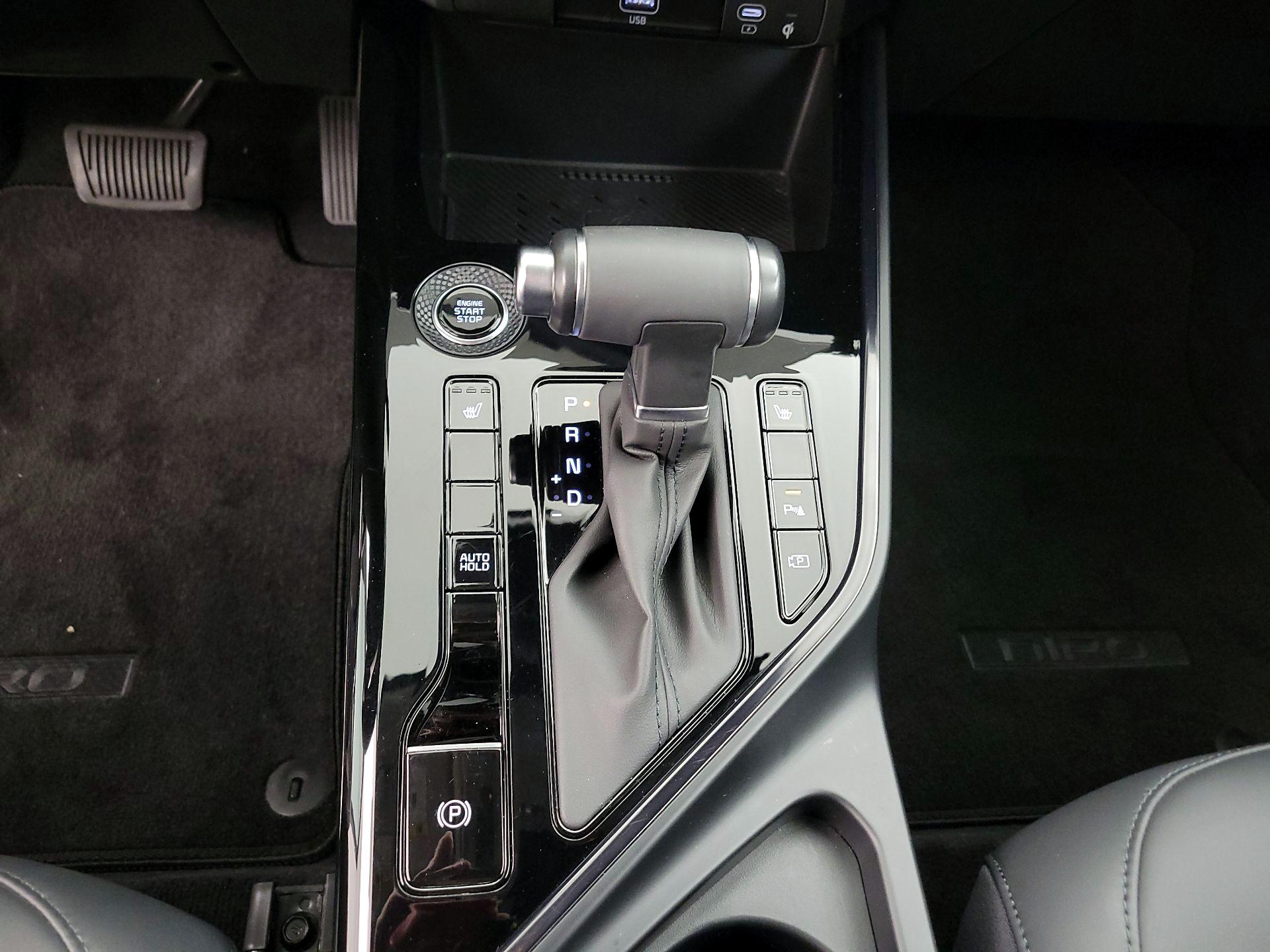 Thumbnail: 2025 Kia Niro - 16