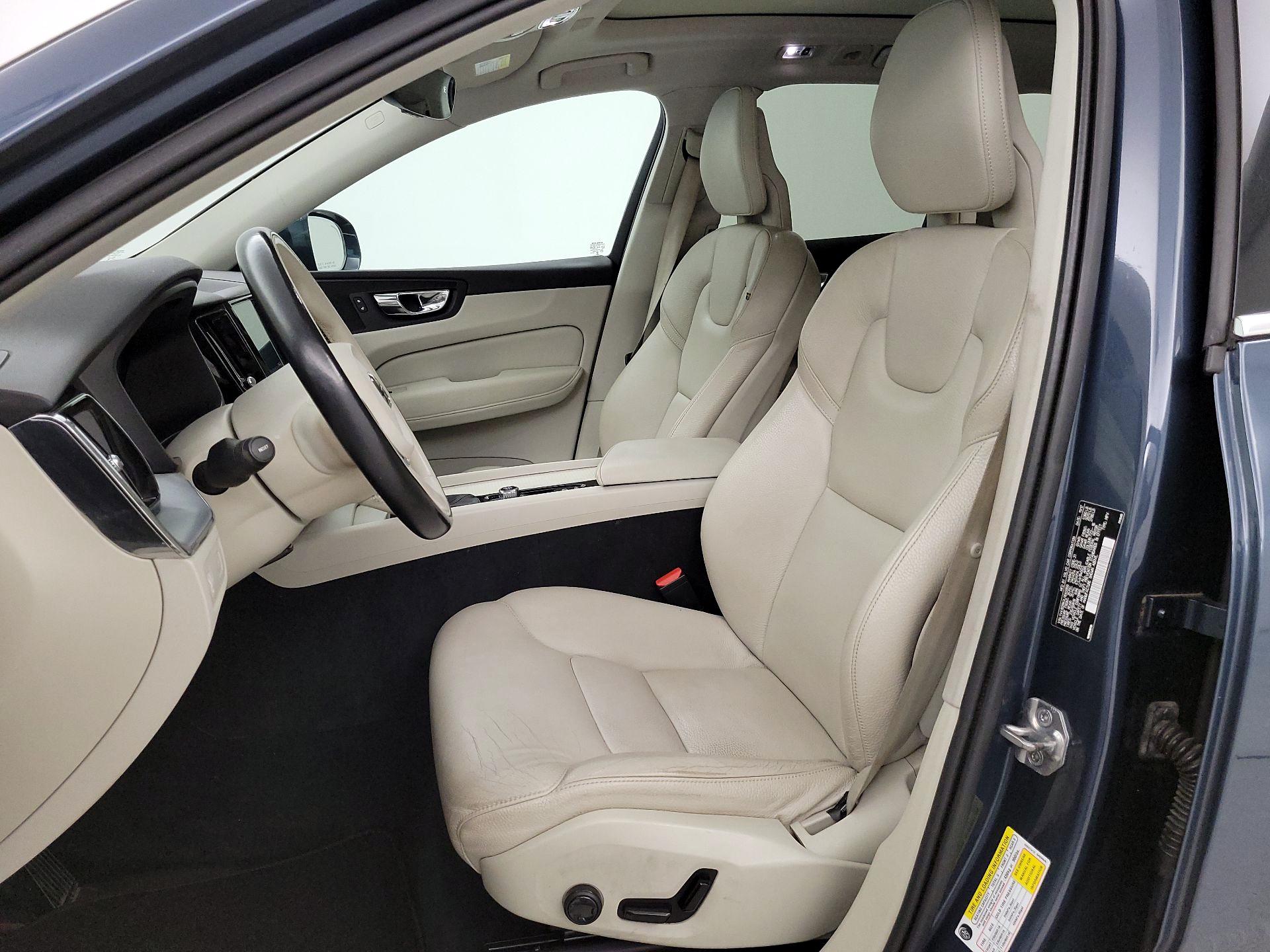 Thumbnail: 2018 Volvo XC60 - 11