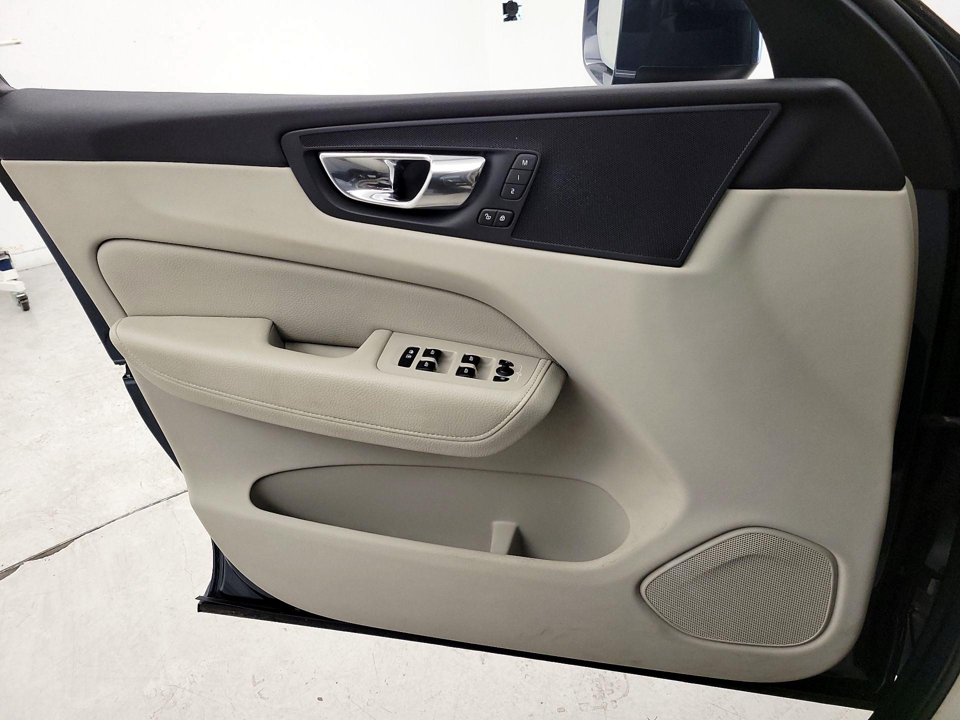 Thumbnail: 2018 Volvo XC60 - 12