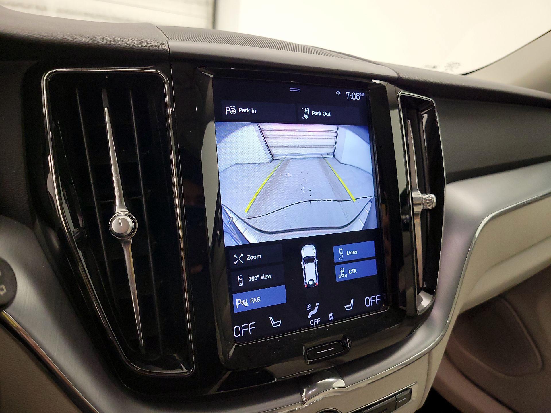 Thumbnail: 2018 Volvo XC60 - 14