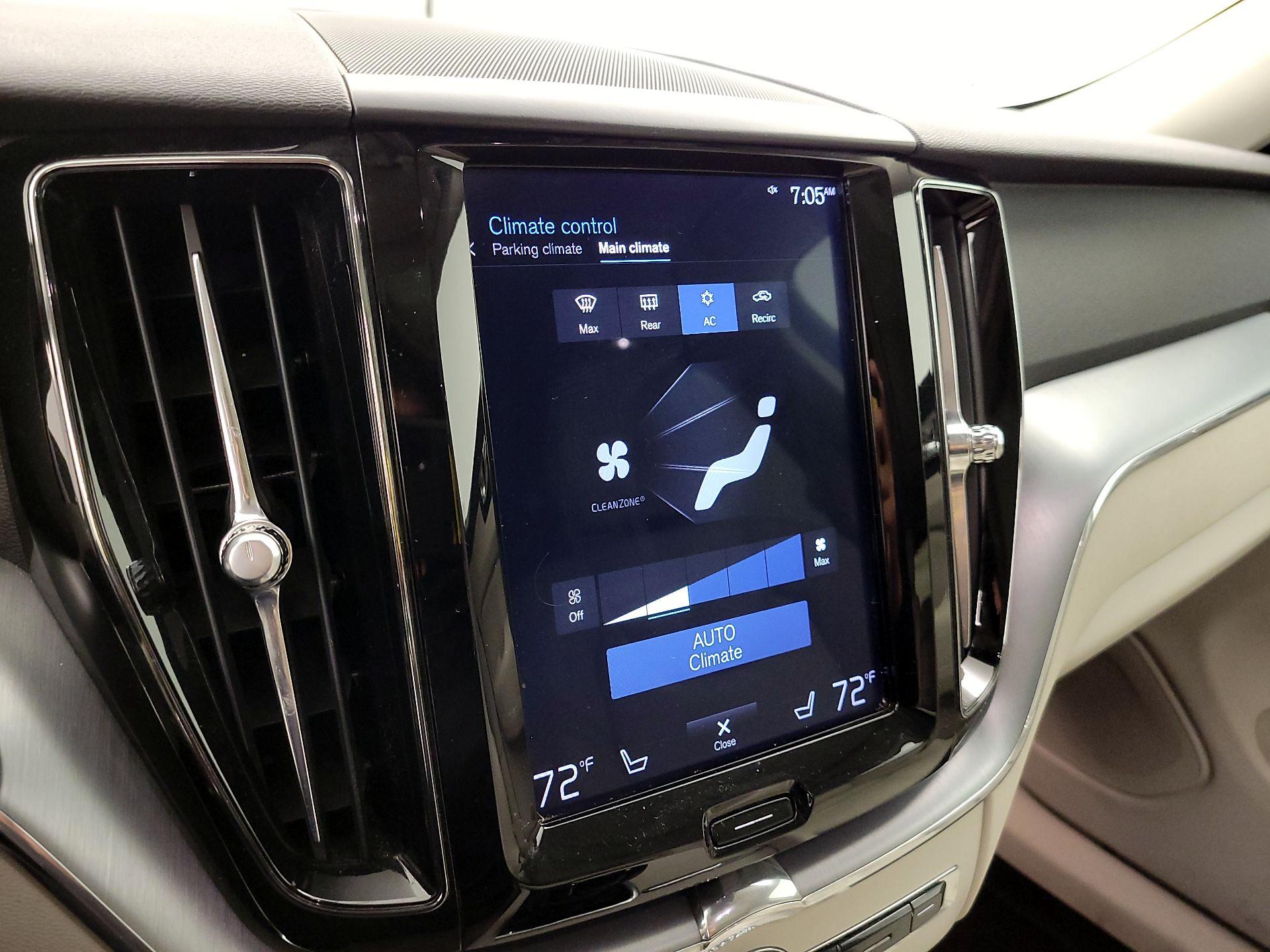 Thumbnail: 2018 Volvo XC60 - 16