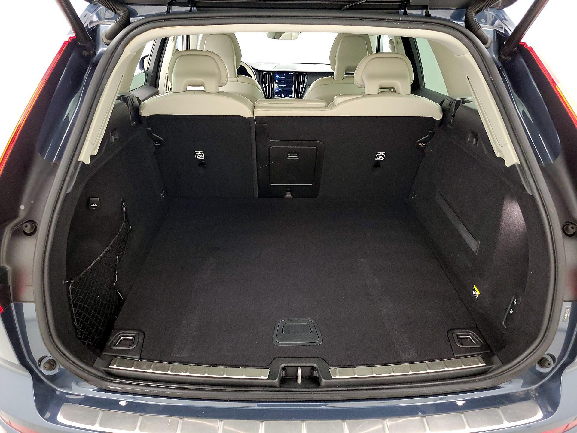 Thumbnail: 2018 Volvo XC60 - 19