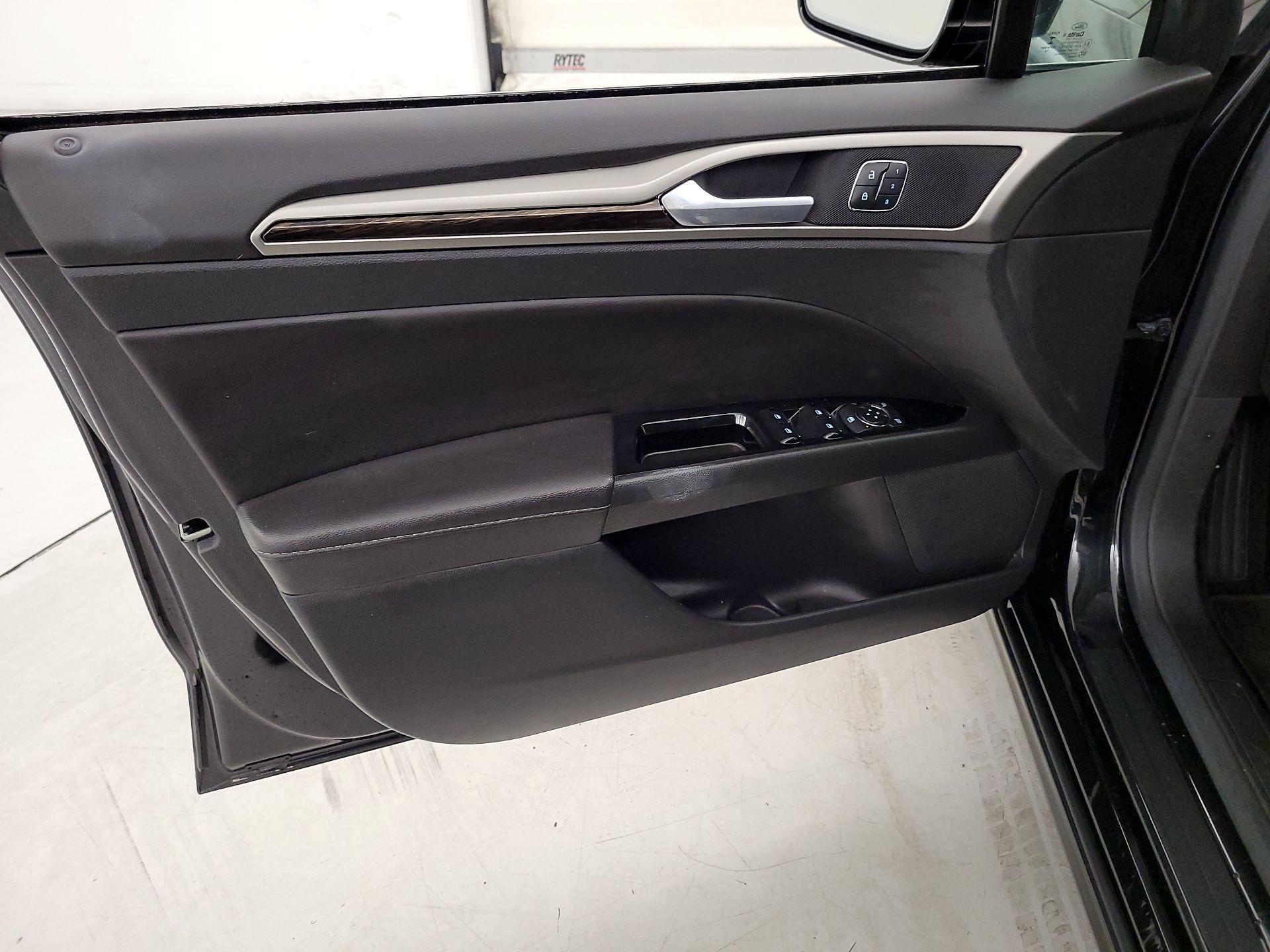 Thumbnail: 2015 Ford Fusion - 12