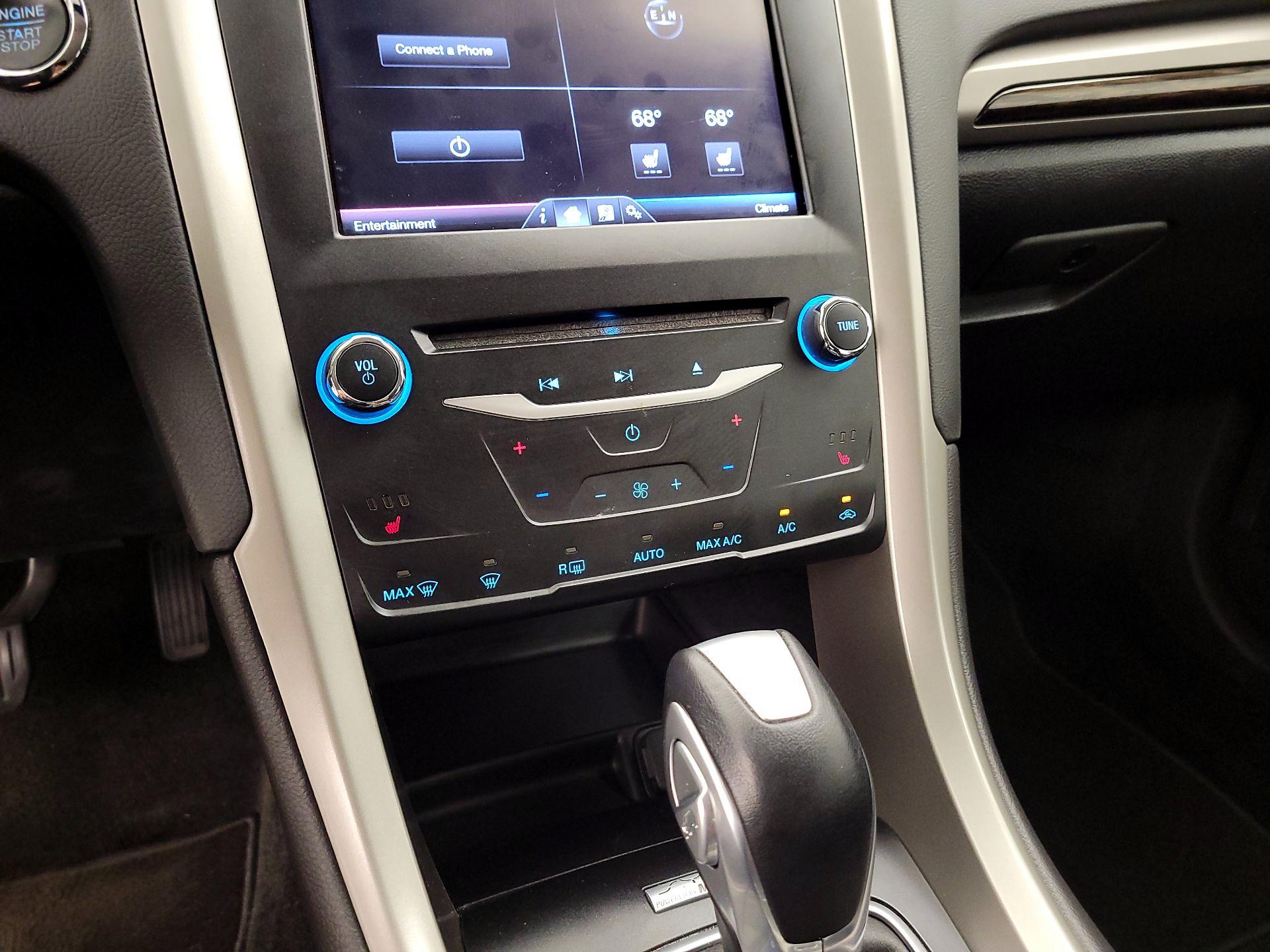 Thumbnail: 2015 Ford Fusion - 16