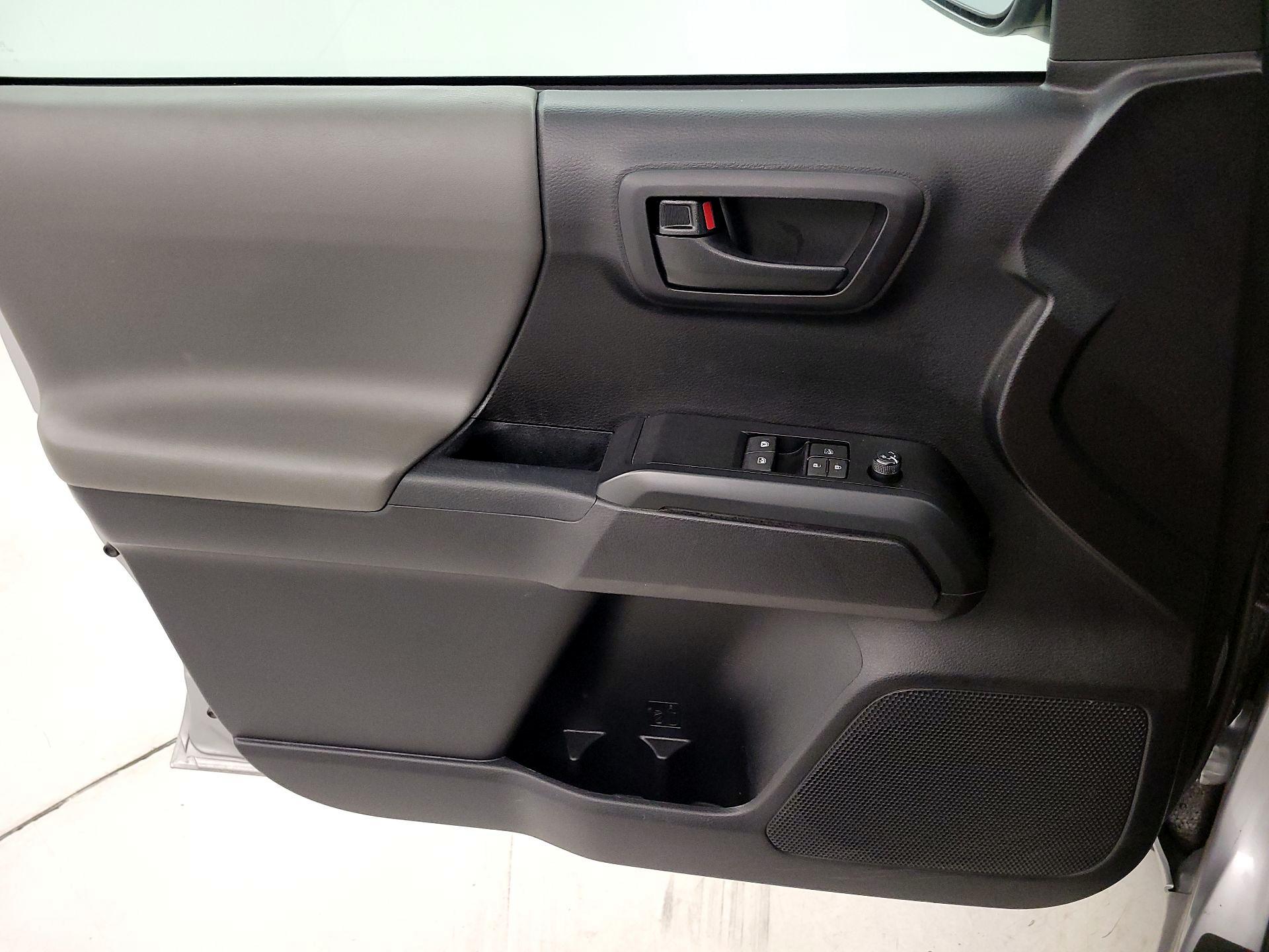 Thumbnail: 2020 Toyota Tacoma - 12