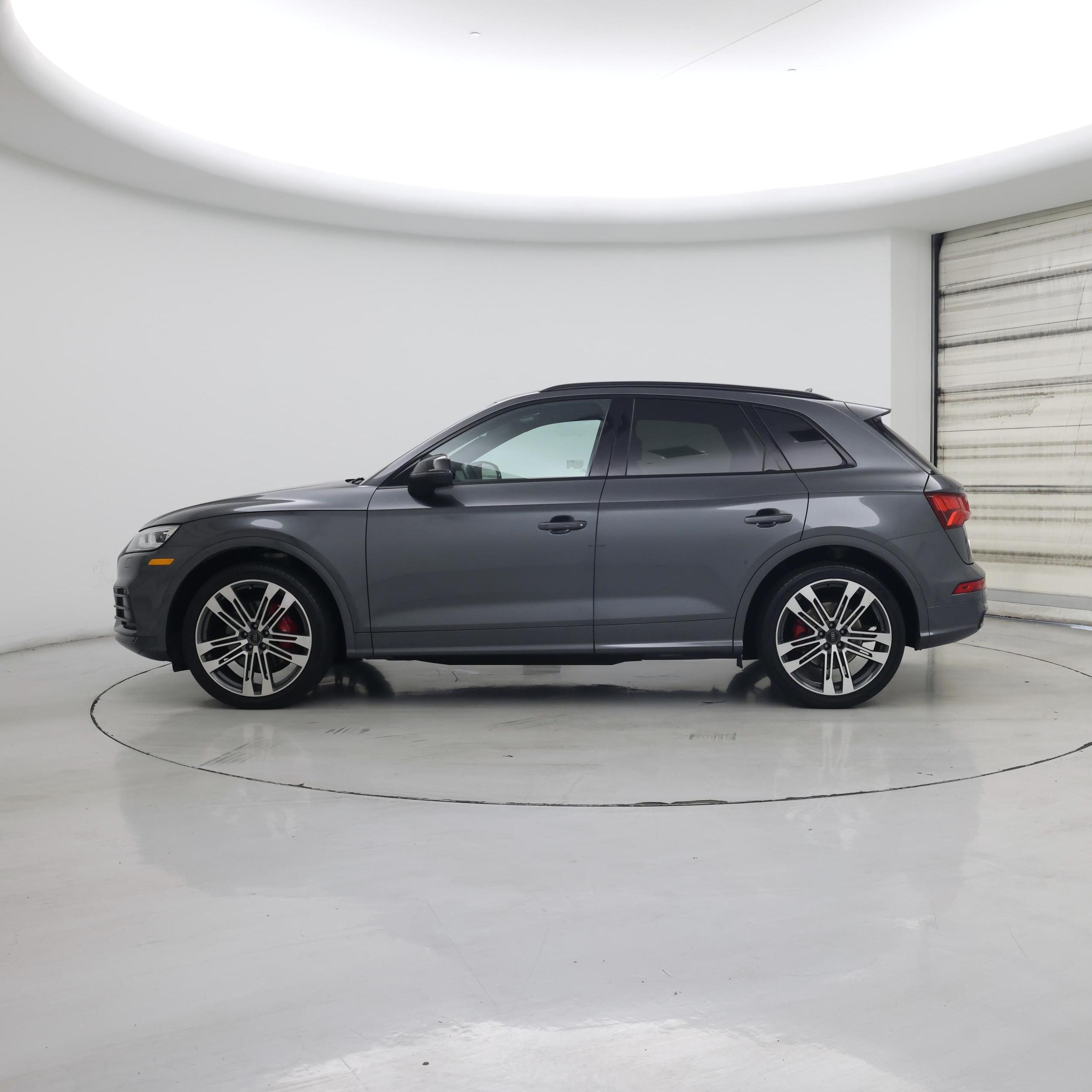 Thumbnail: 2019 Audi SQ5 - 3