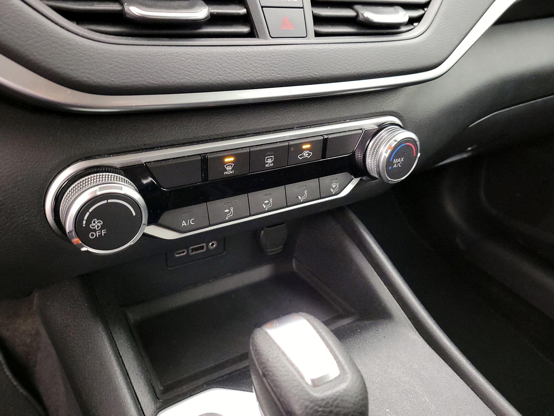 Thumbnail: 2019 Nissan Altima - 16