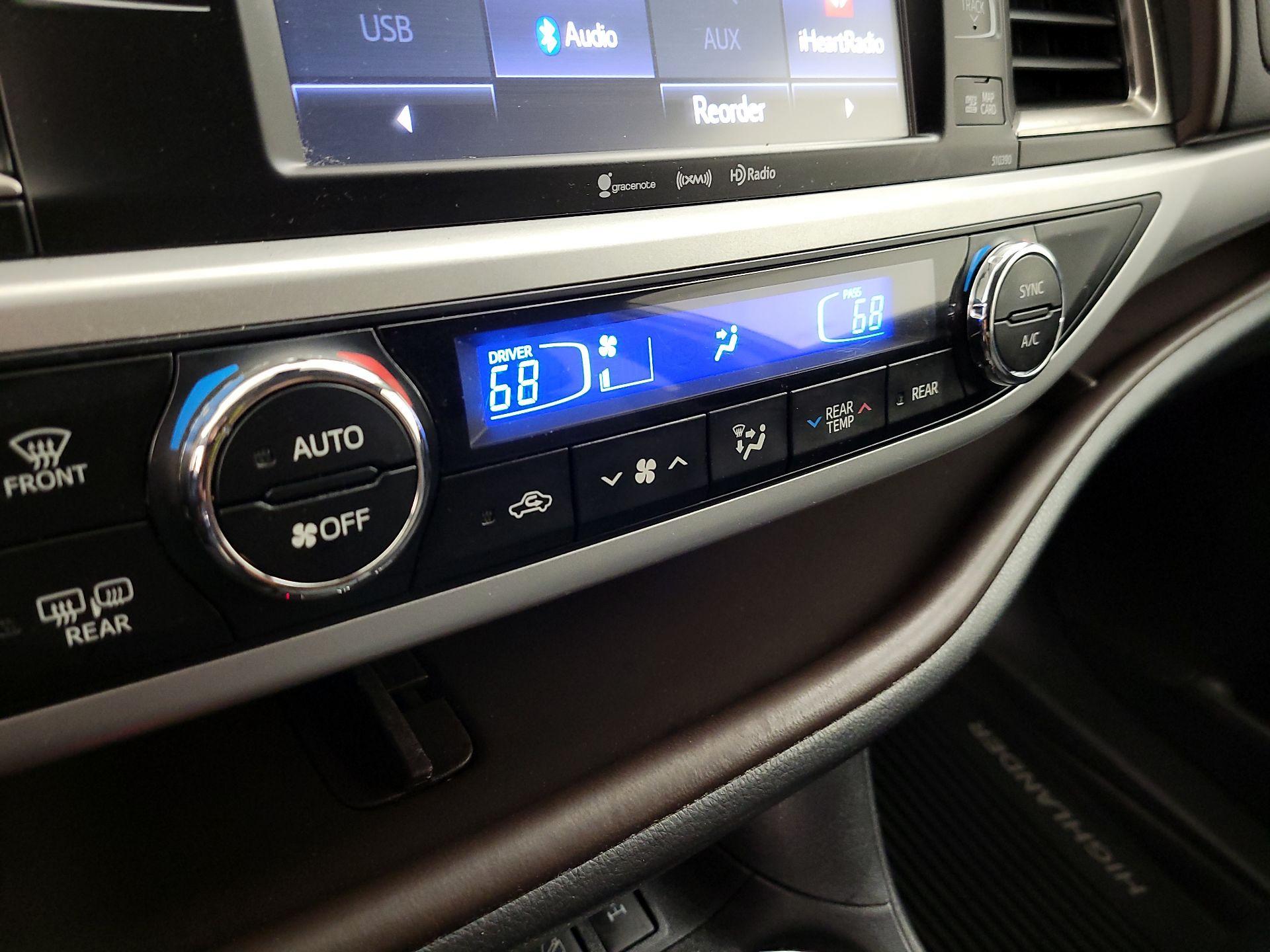 Thumbnail: 2019 Toyota Highlander - 16