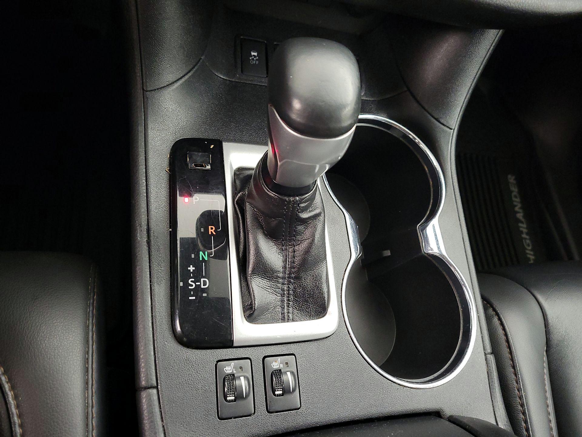 Thumbnail: 2019 Toyota Highlander - 17