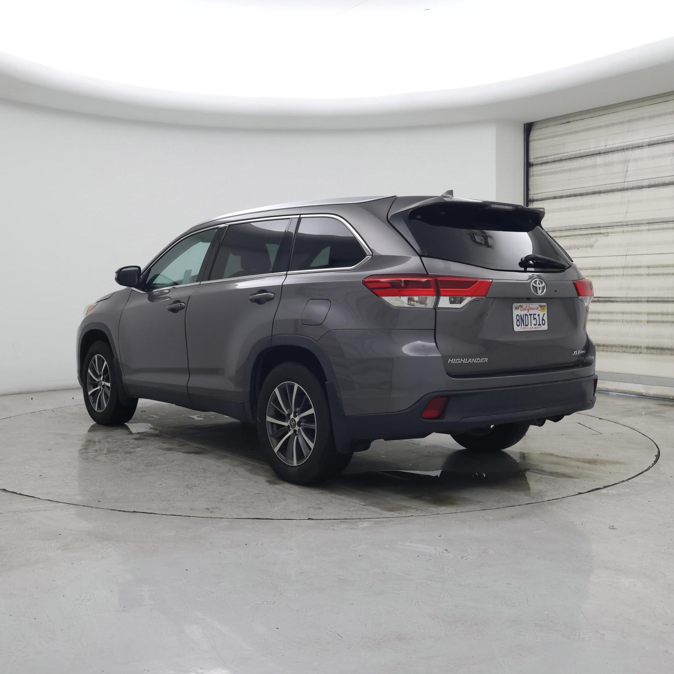Thumbnail: 2019 Toyota Highlander - 2