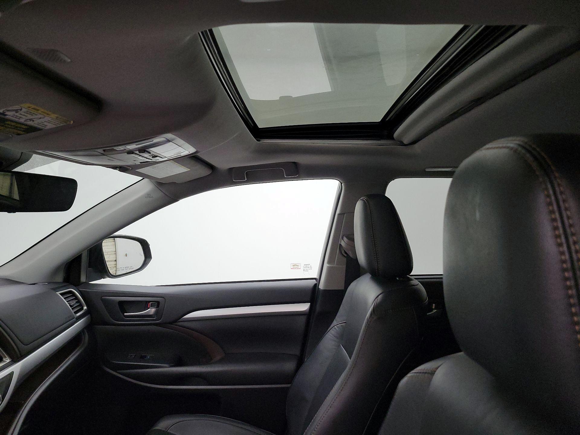 Thumbnail: 2019 Toyota Highlander - 19