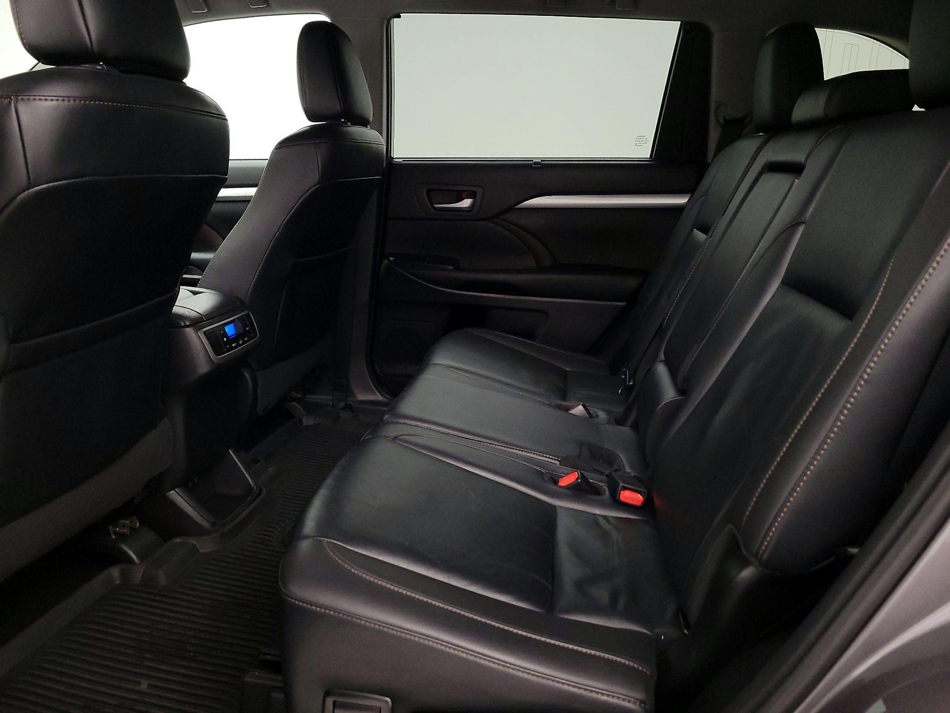 Thumbnail: 2019 Toyota Highlander - 20