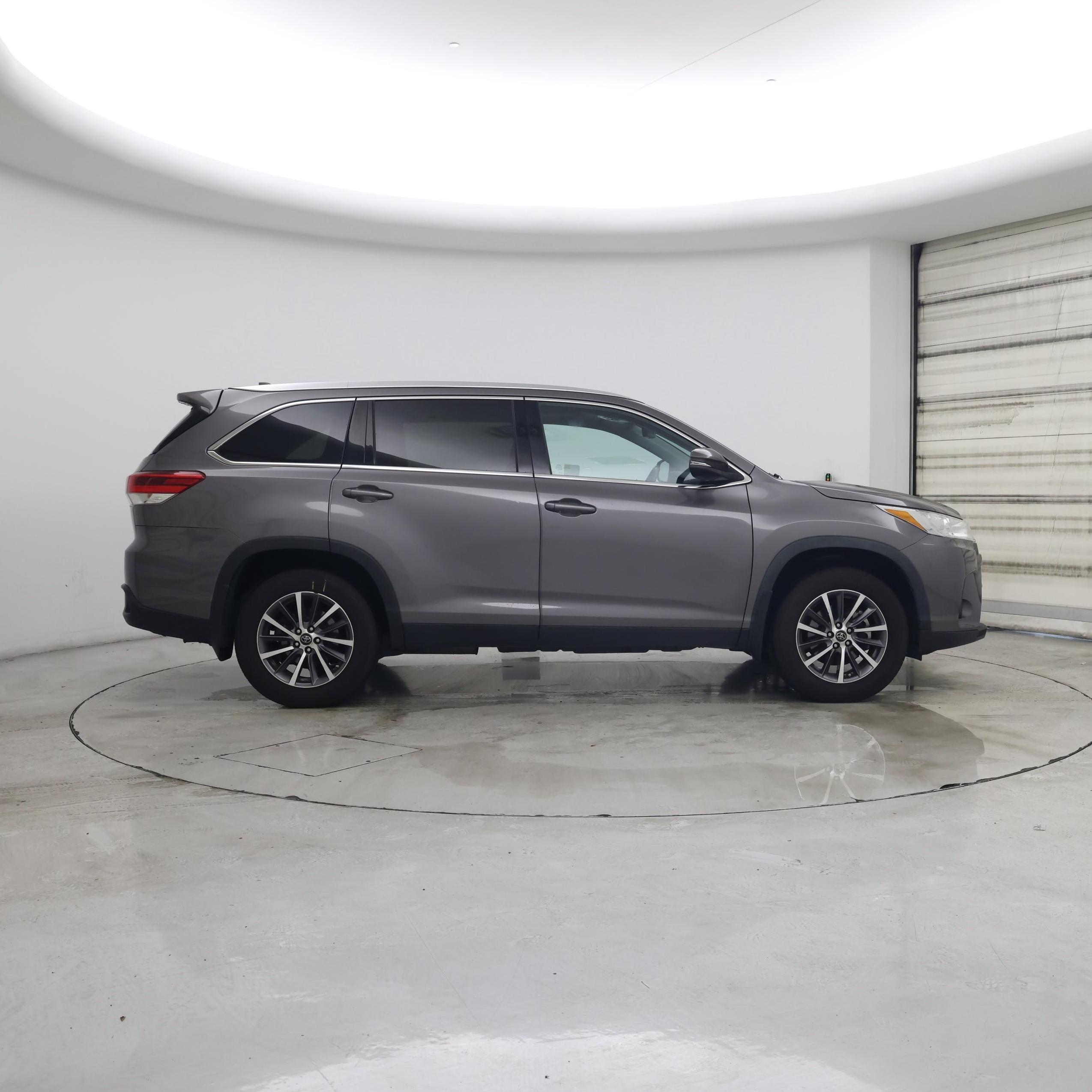 Thumbnail: 2019 Toyota Highlander - 7