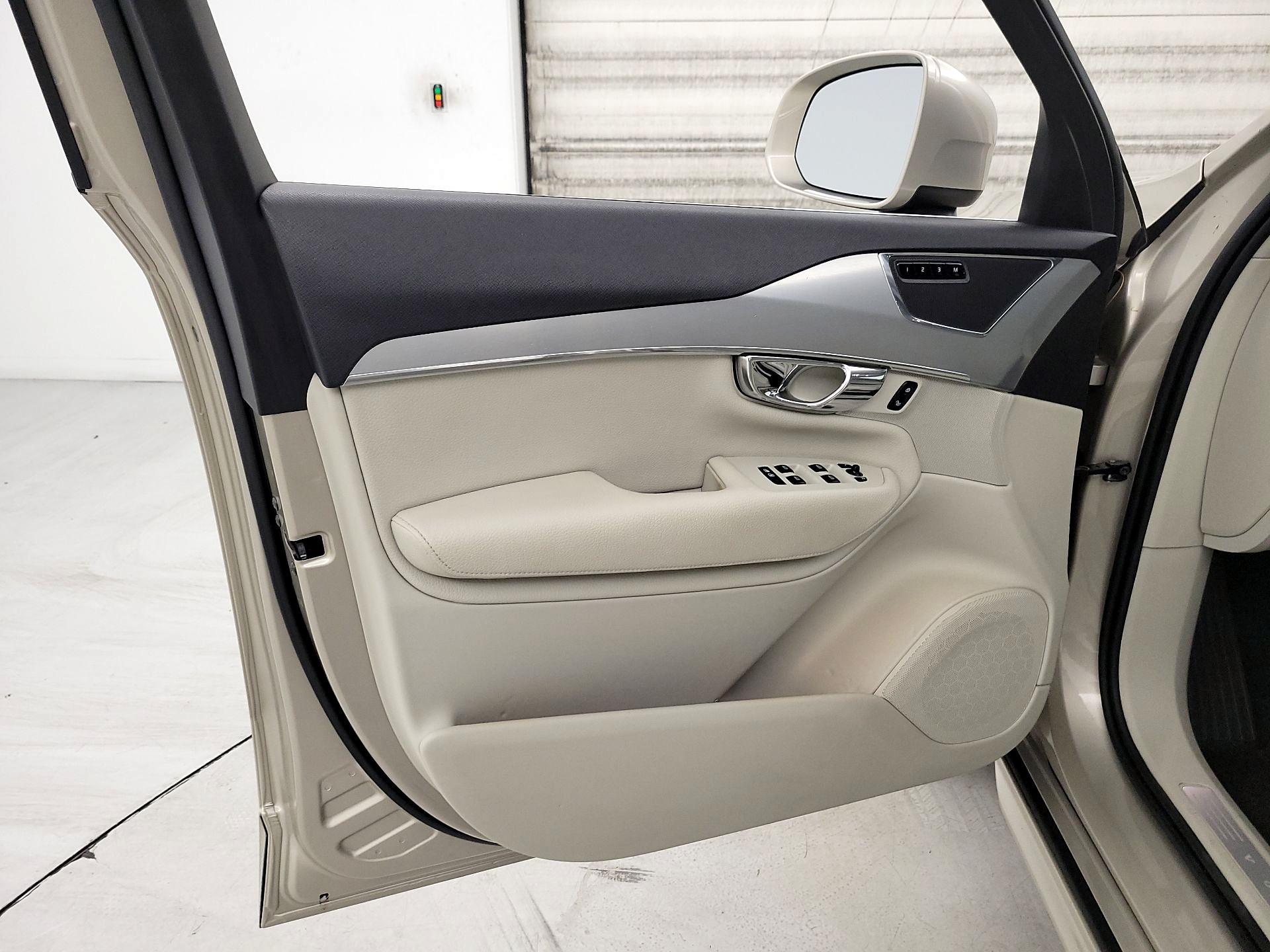 Thumbnail: 2016 Volvo XC90 - 12