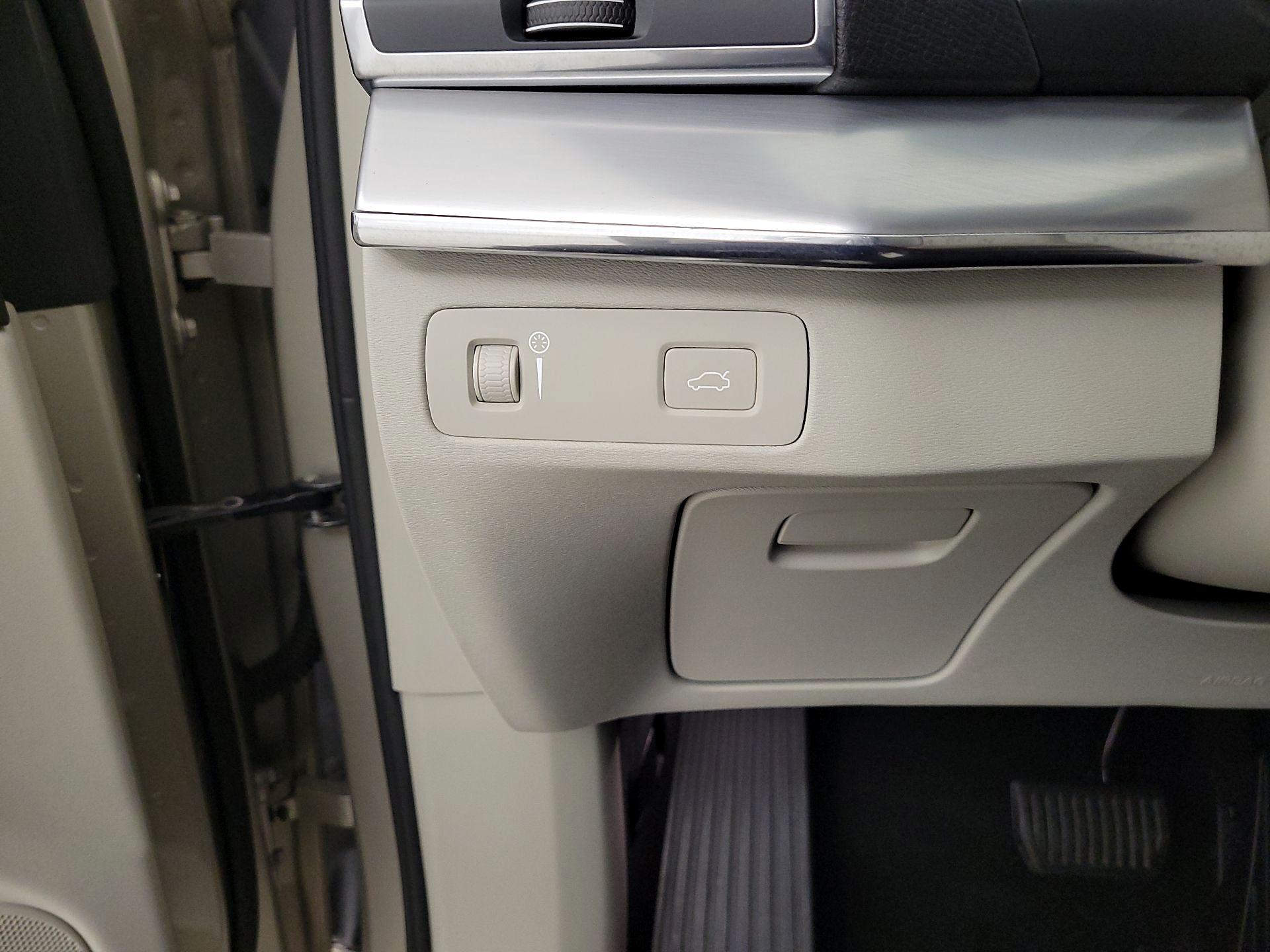 Thumbnail: 2016 Volvo XC90 - 13