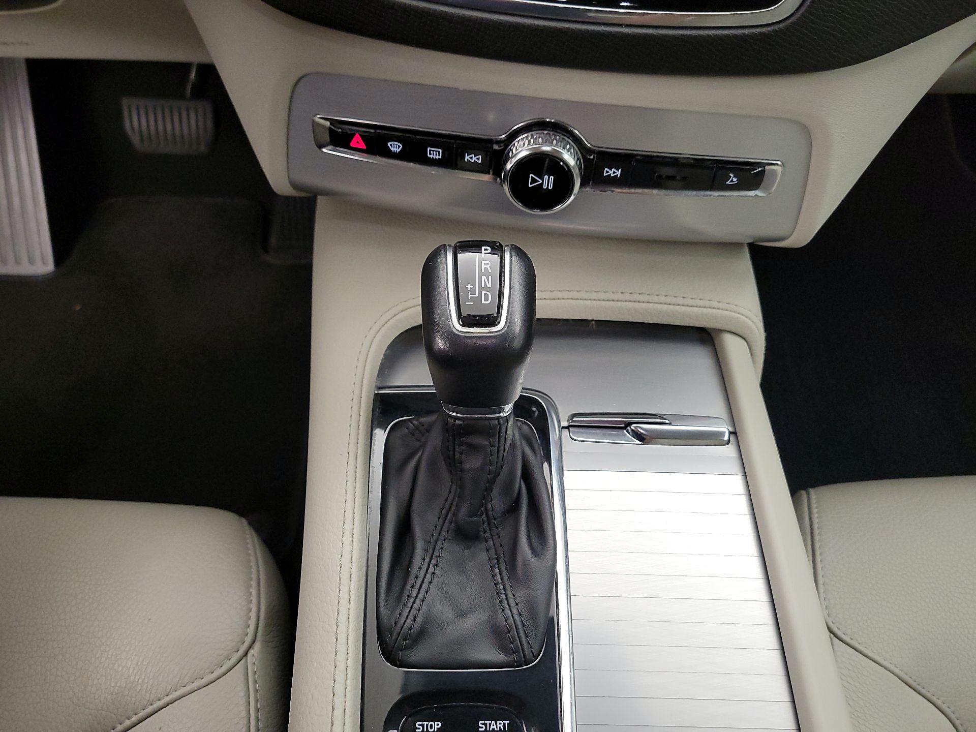 Thumbnail: 2016 Volvo XC90 - 17