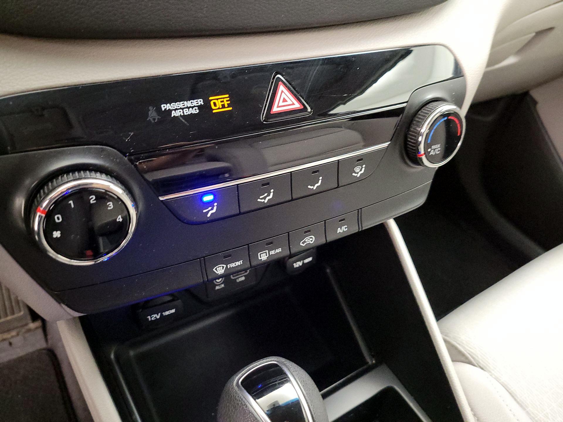 Thumbnail: 2016 Hyundai Tucson - 16