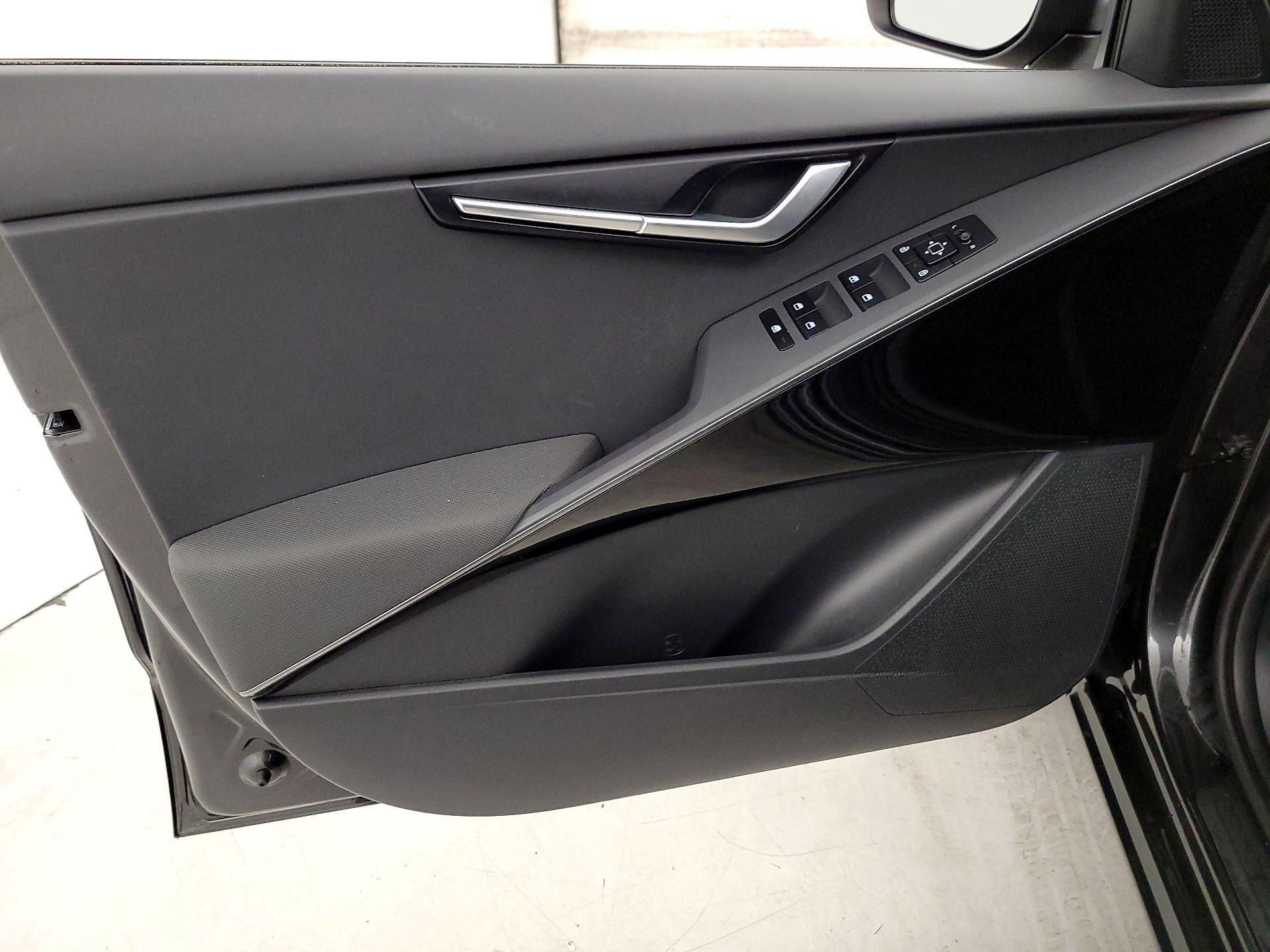 Thumbnail: 2025 Kia Niro - 12