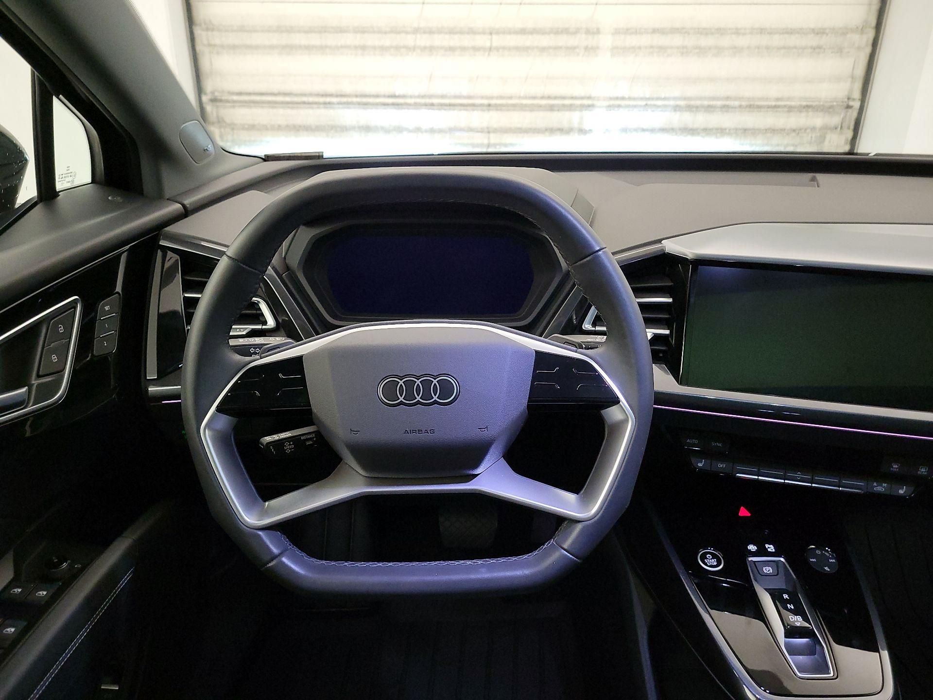 Thumbnail: 2022 Audi Q4 e-tron - 10