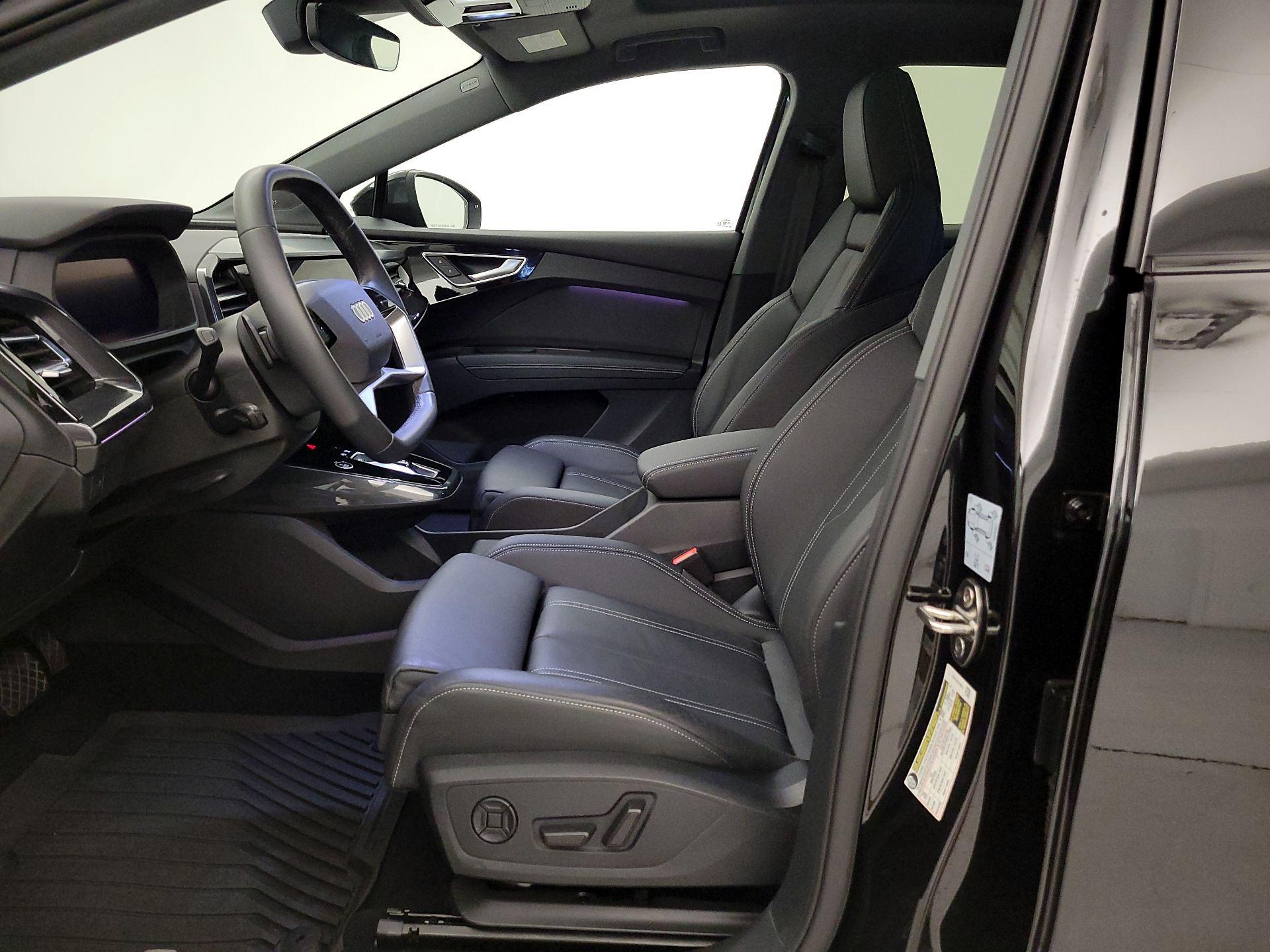 Thumbnail: 2022 Audi Q4 e-tron - 11