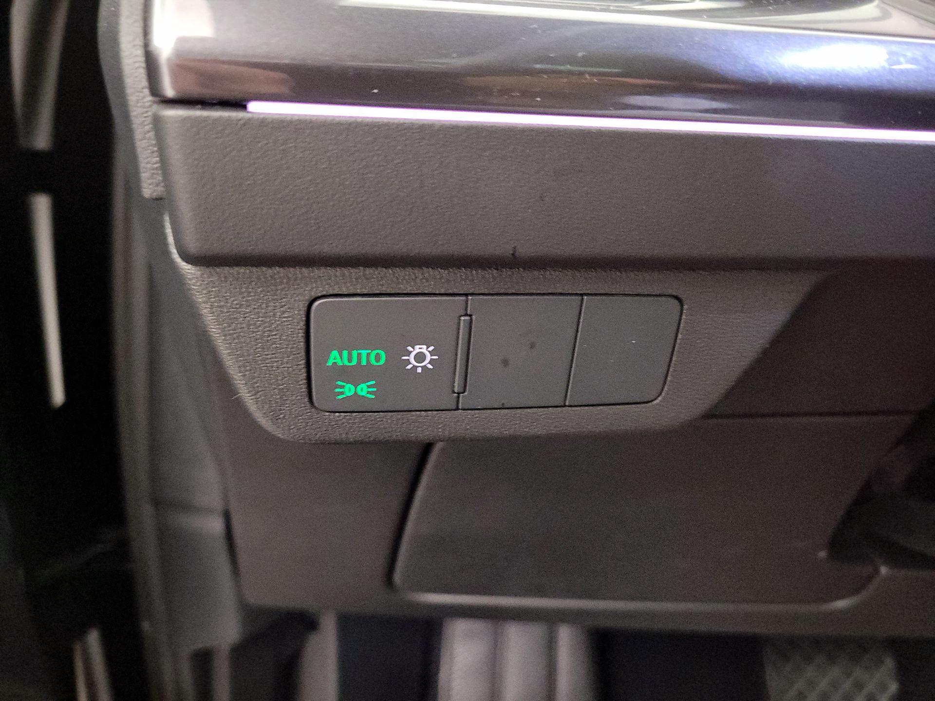 Thumbnail: 2022 Audi Q4 e-tron - 13