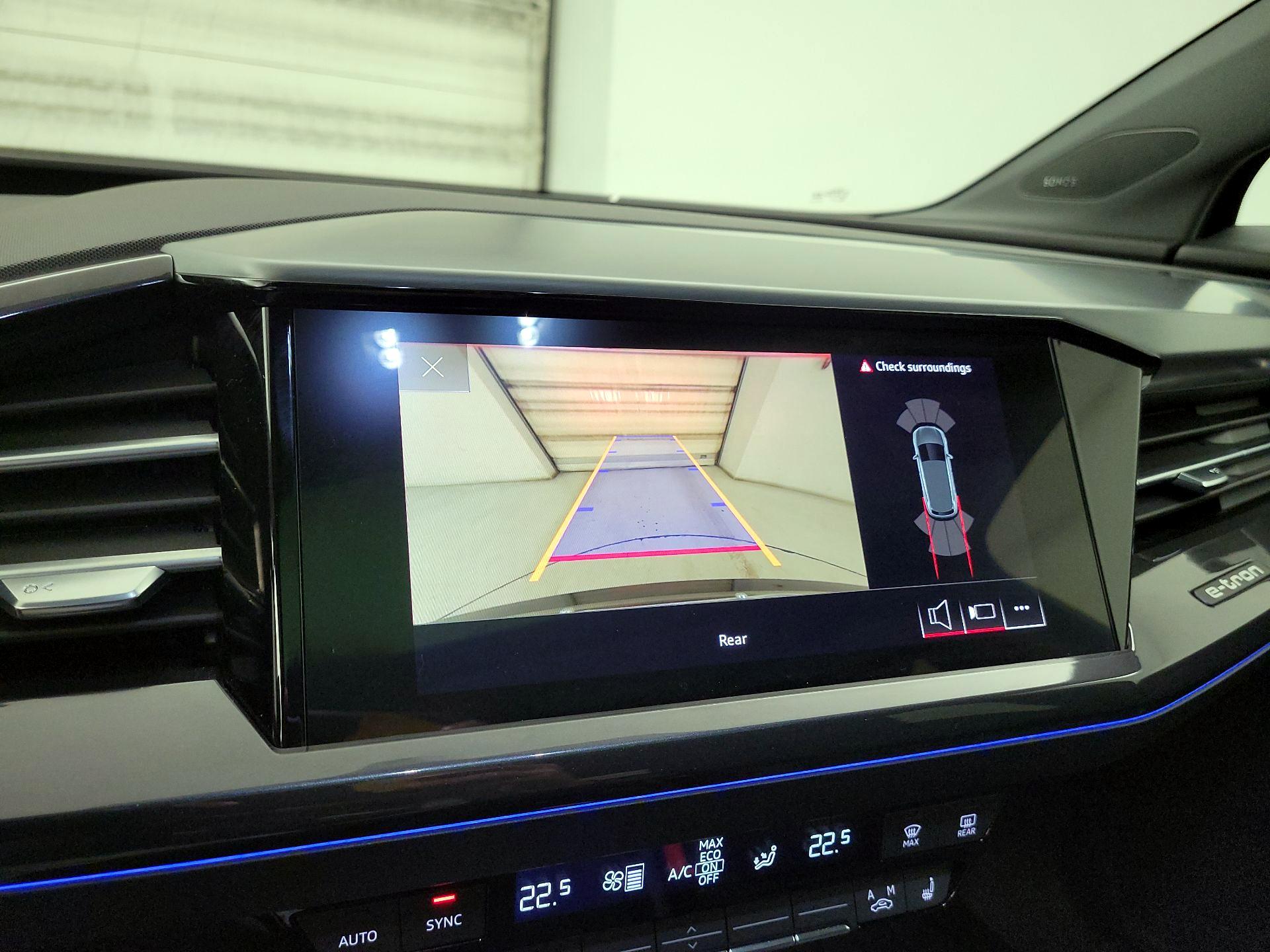 Thumbnail: 2022 Audi Q4 e-tron - 15