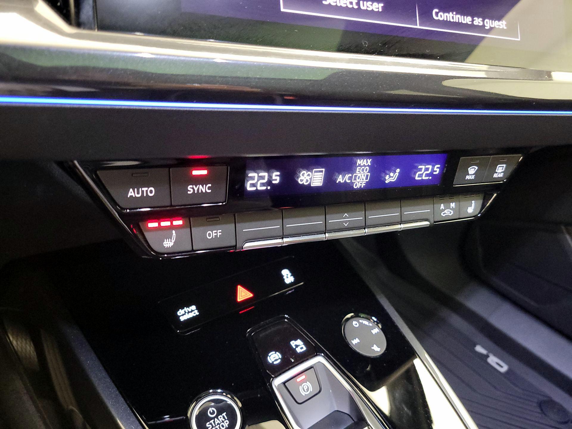 Thumbnail: 2022 Audi Q4 e-tron - 17