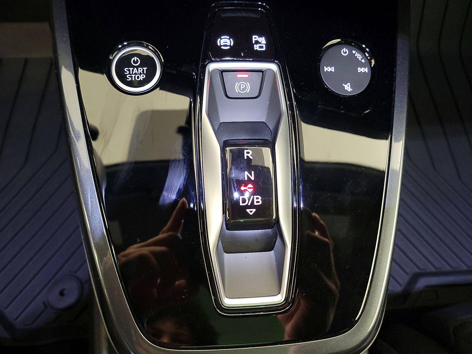 Thumbnail: 2022 Audi Q4 e-tron - 18