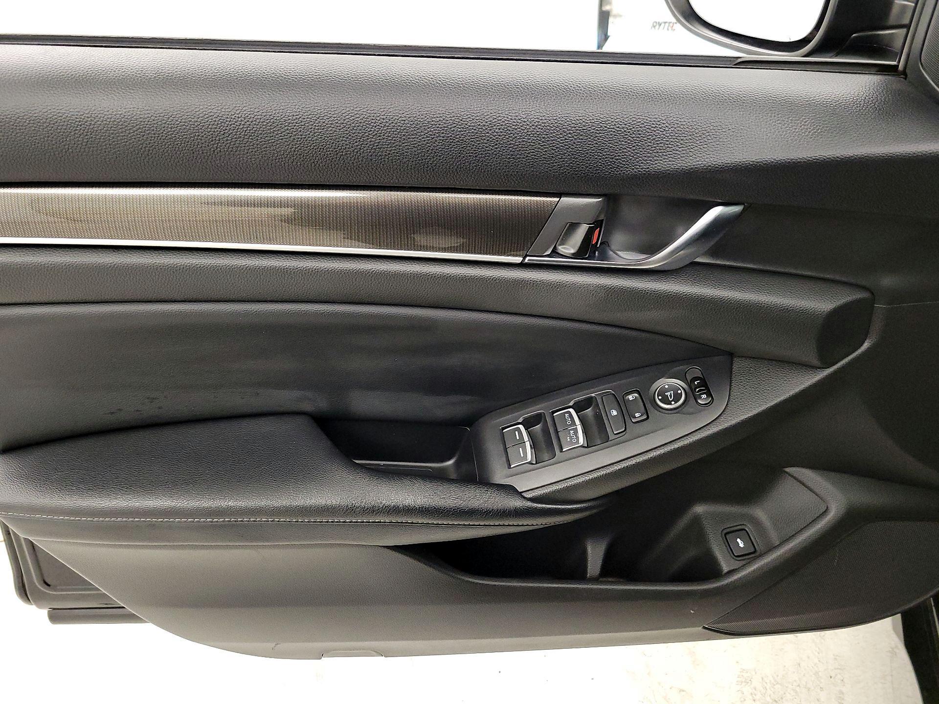 Thumbnail: 2018 Honda Accord - 12