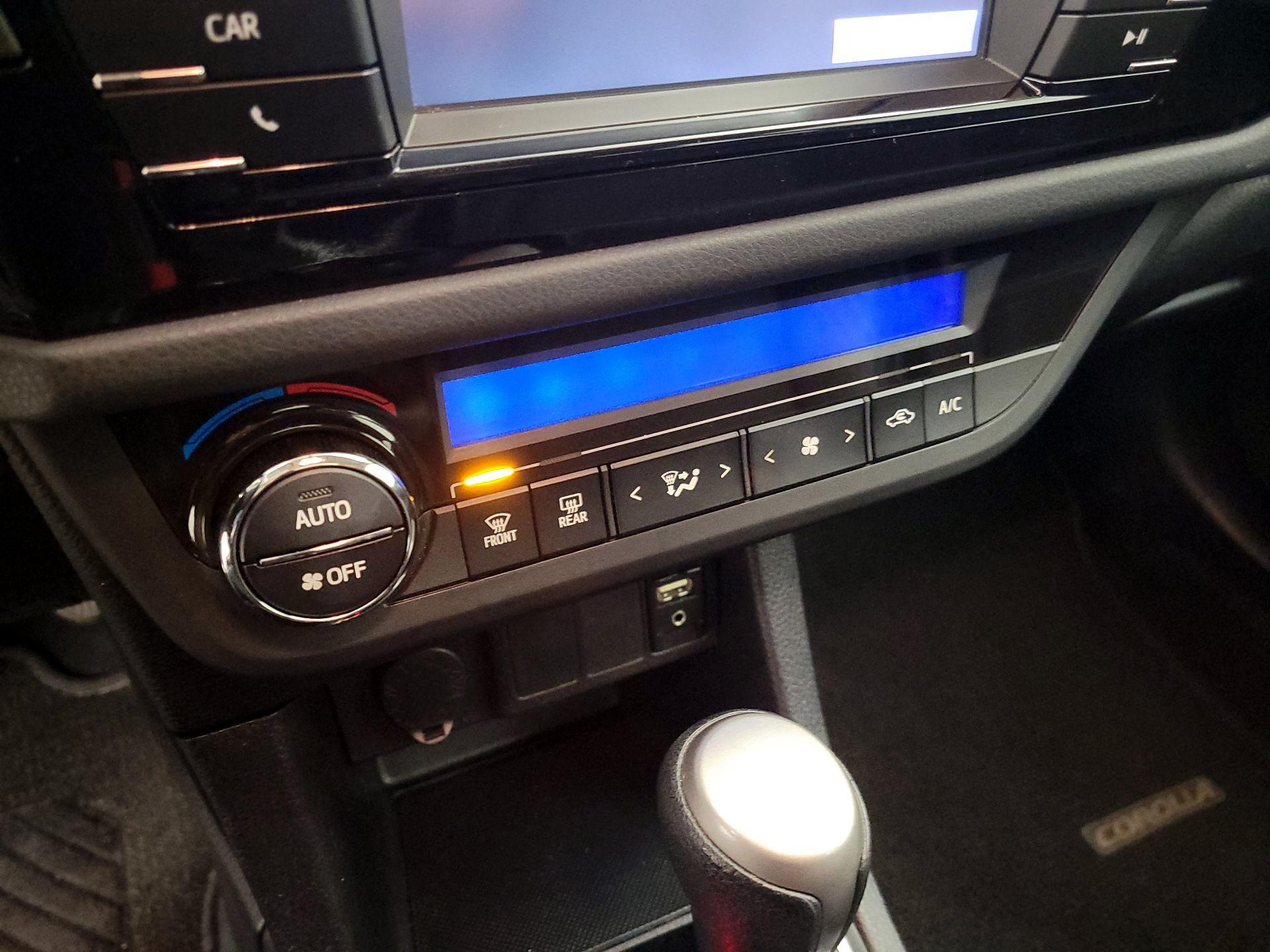 Thumbnail: 2014 Toyota Corolla - 16