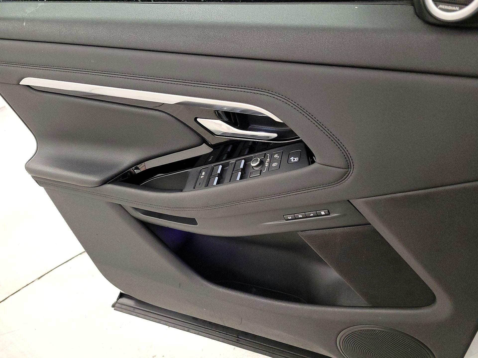 Thumbnail: 2020 Land Rover Range Rover Evoque - 12