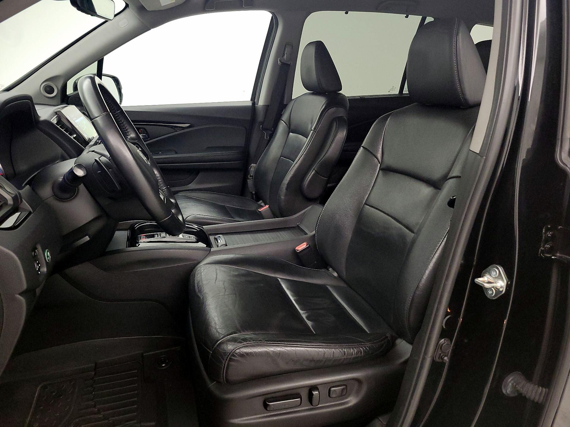 Thumbnail: 2019 Honda Pilot - 11