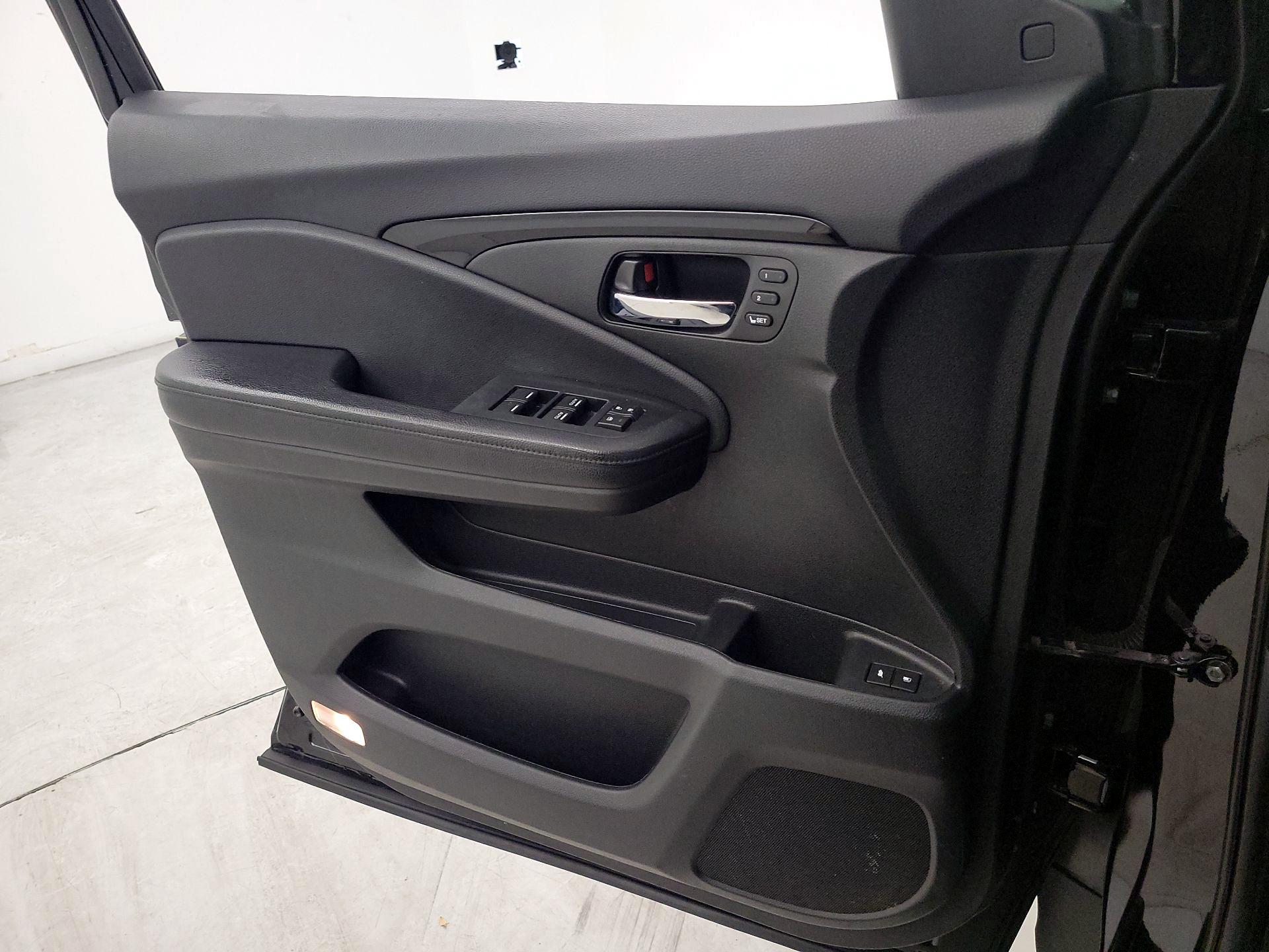 Thumbnail: 2019 Honda Pilot - 12