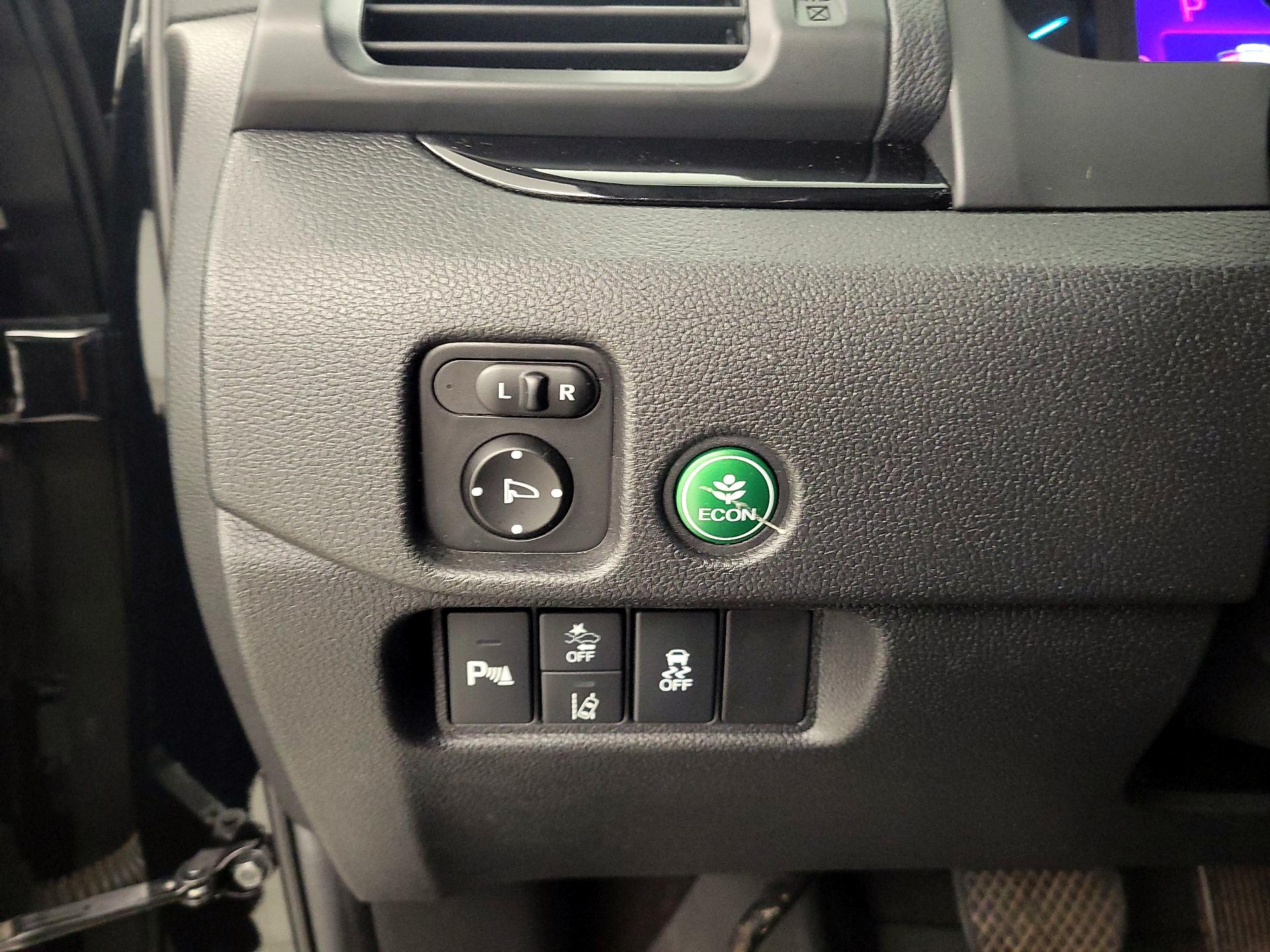 Thumbnail: 2019 Honda Pilot - 13