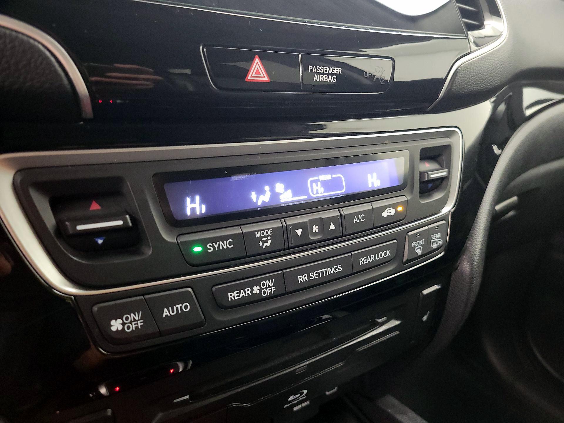 Thumbnail: 2019 Honda Pilot - 17