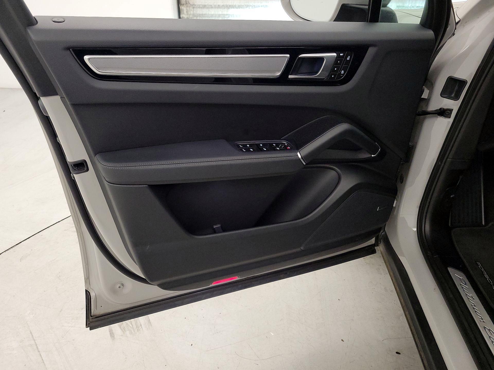 Thumbnail: 2023 Porsche Cayenne - 12