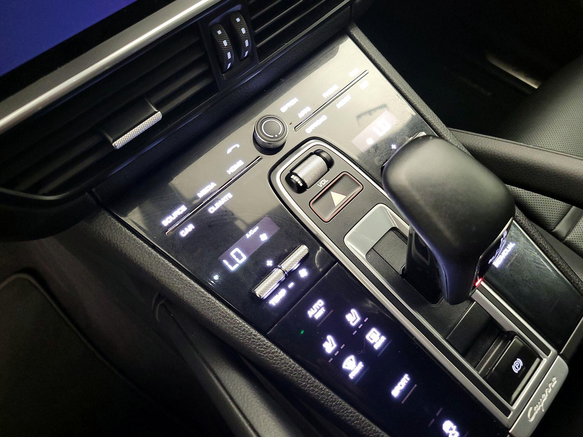 Thumbnail: 2023 Porsche Cayenne - 17