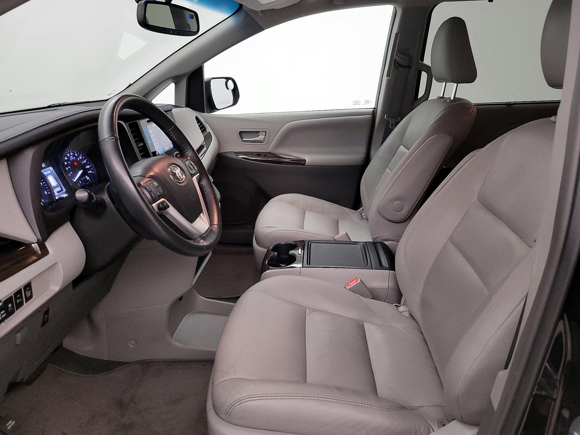 Thumbnail: 2016 Toyota Sienna - 11