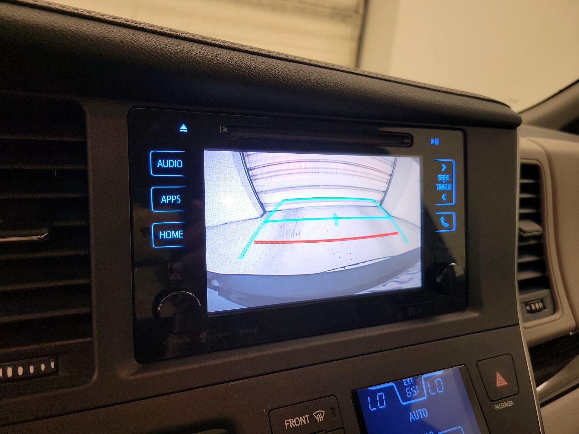 Thumbnail: 2016 Toyota Sienna - 13