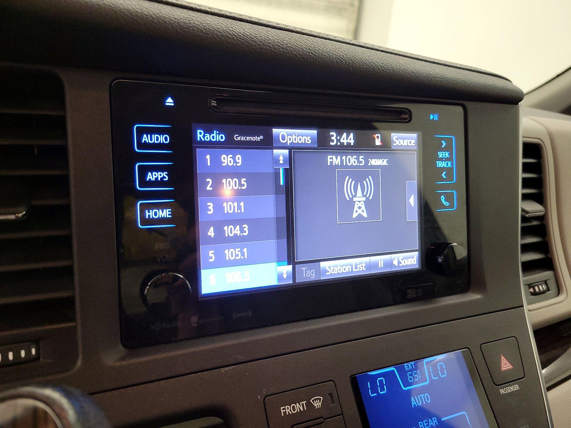 Thumbnail: 2016 Toyota Sienna - 14