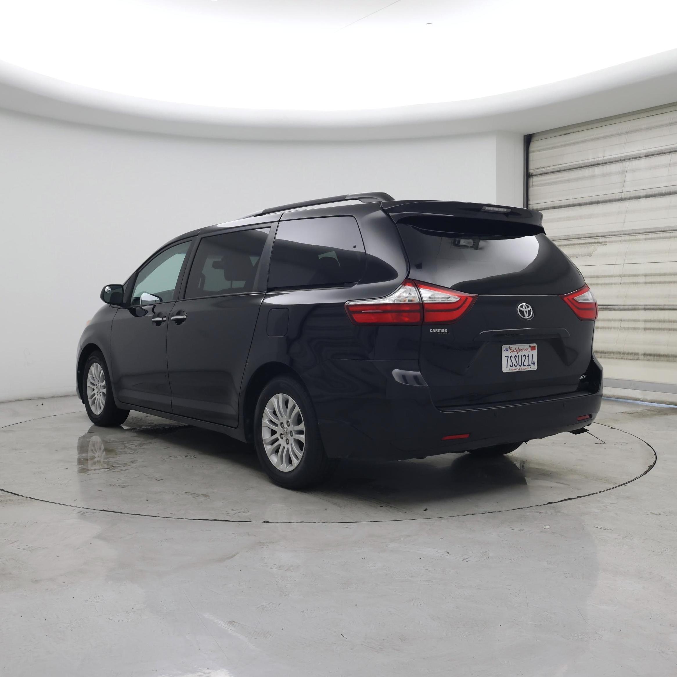 Thumbnail: 2016 Toyota Sienna - 2