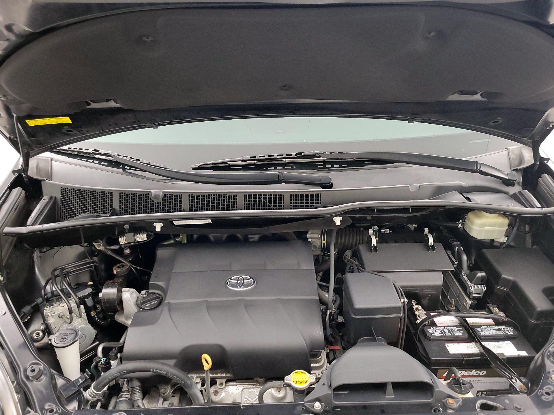 Thumbnail: 2016 Toyota Sienna - 19