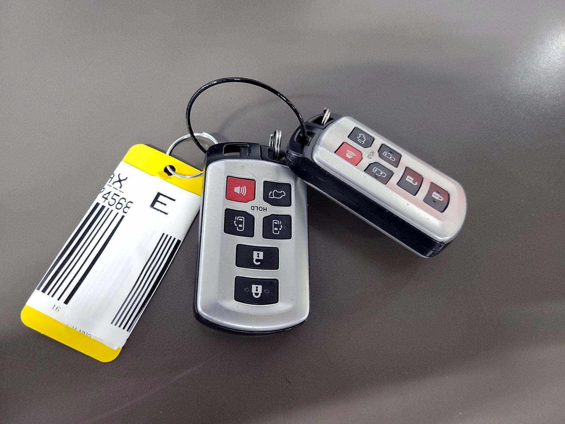 Thumbnail: 2016 Toyota Sienna - 20