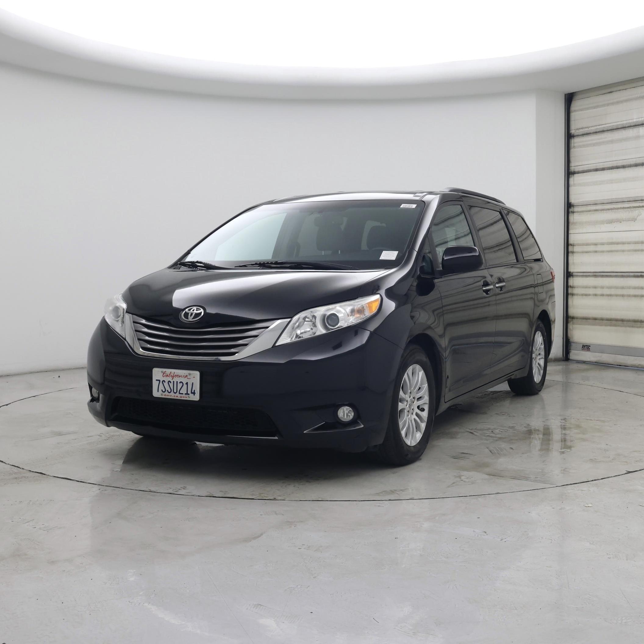 Thumbnail: 2016 Toyota Sienna - 4