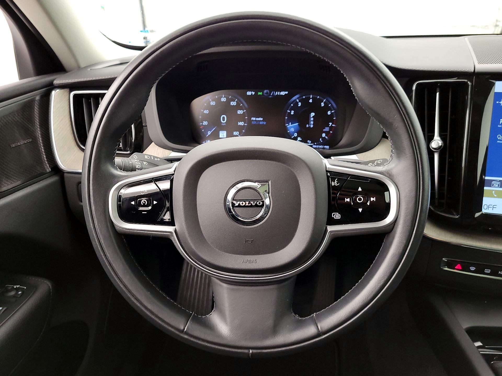 Thumbnail: 2020 Volvo XC60 - 10