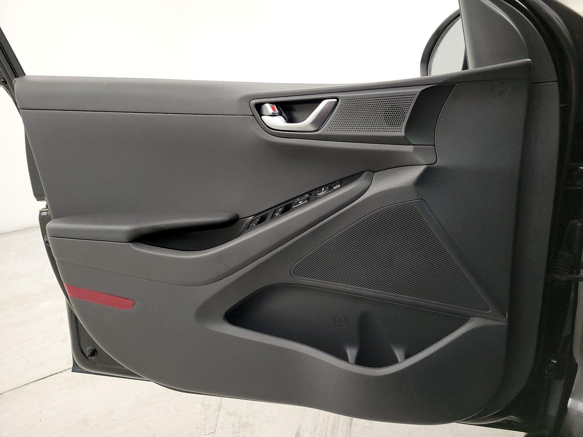 Thumbnail: 2018 Hyundai Ioniq - 12