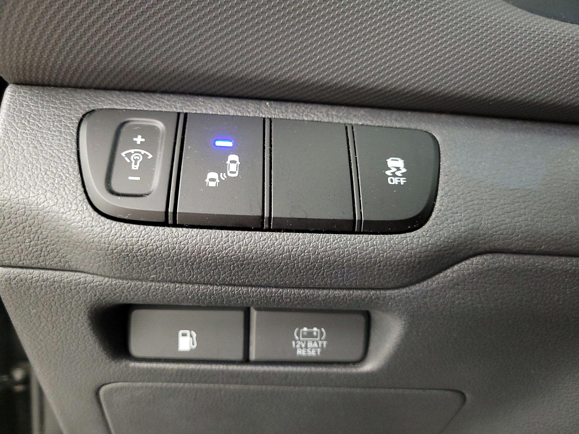 Thumbnail: 2018 Hyundai Ioniq - 13