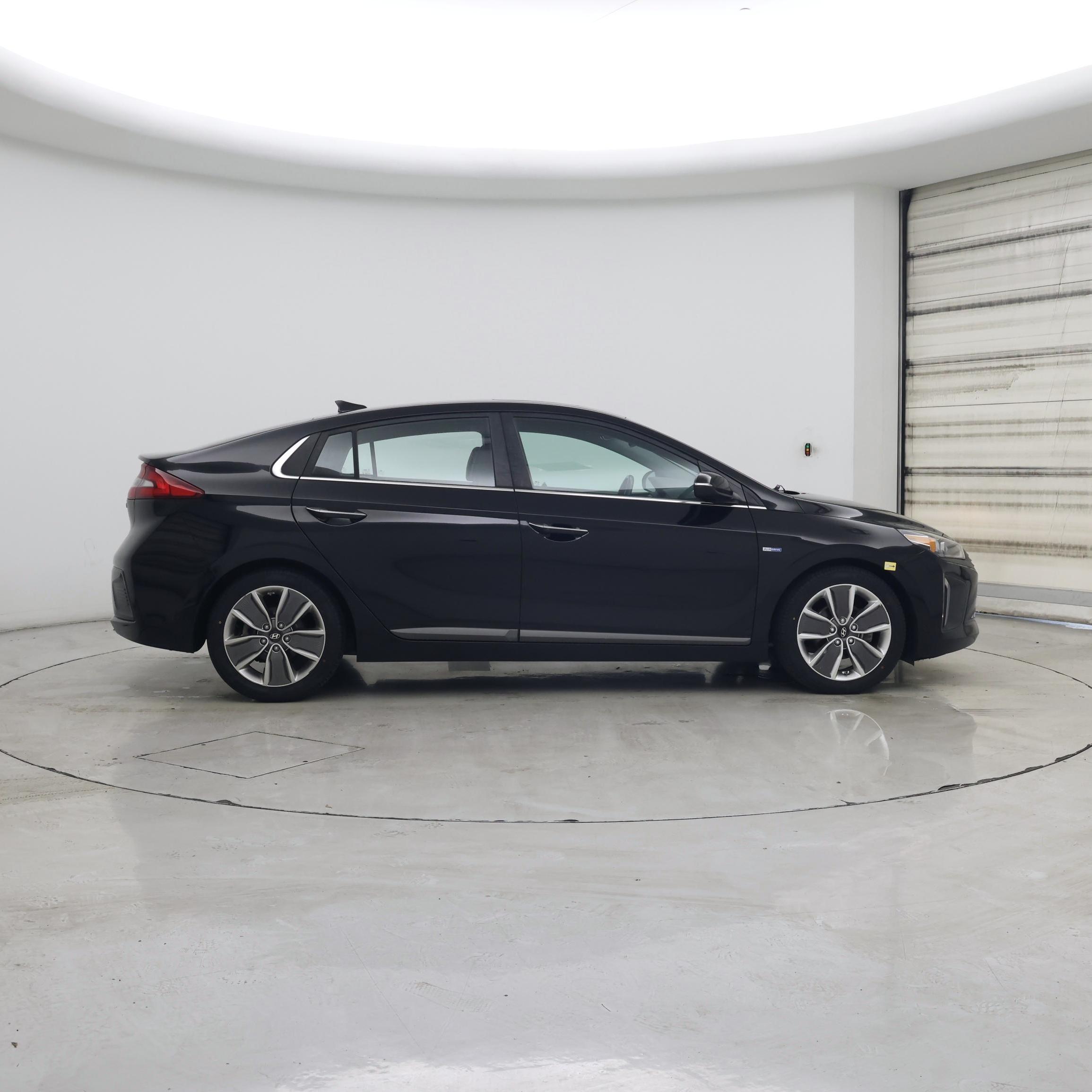 Thumbnail: 2018 Hyundai Ioniq - 7