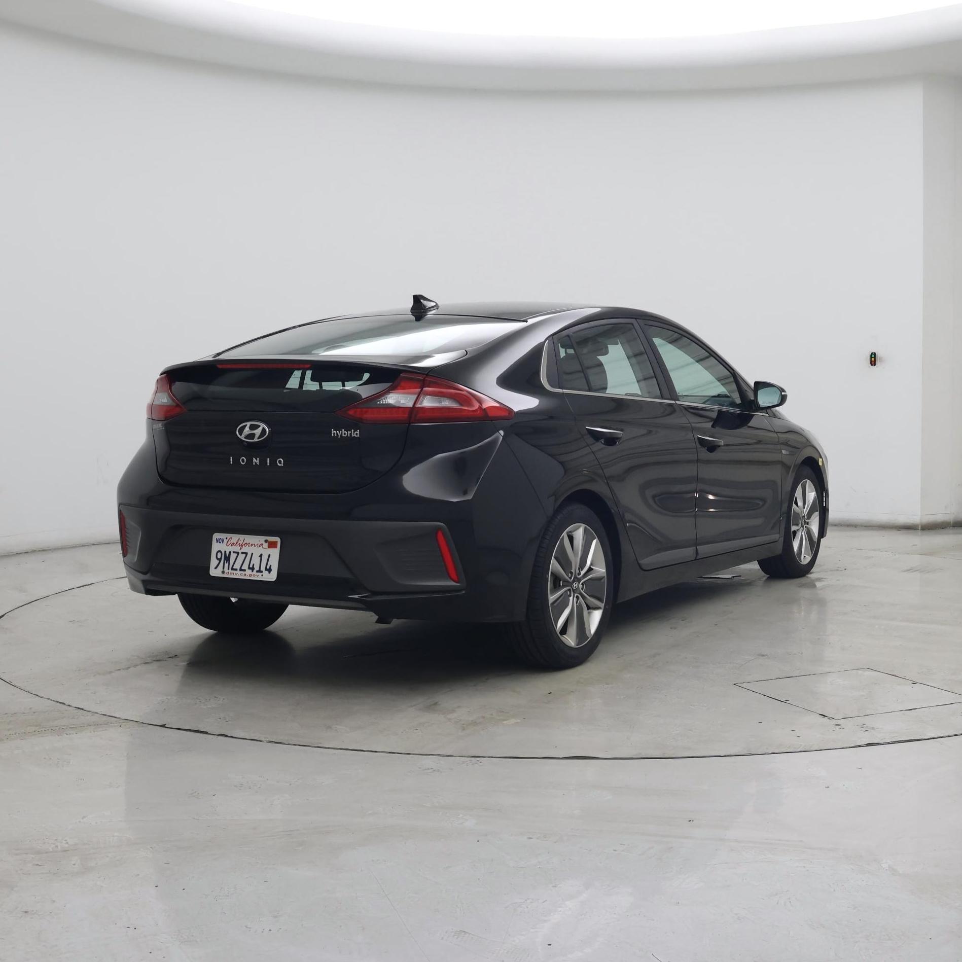 Thumbnail: 2018 Hyundai Ioniq - 8