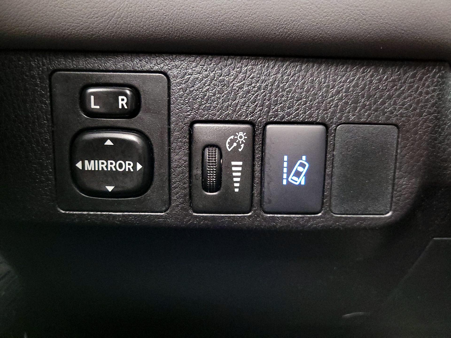 Thumbnail: 2016 Toyota RAV4 - 13